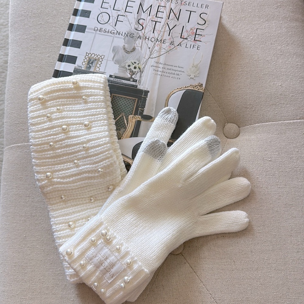 VICTORIAS SECRET HOLIDAY WINTER HEADBAND & GLOVES SET WITH PEARLS